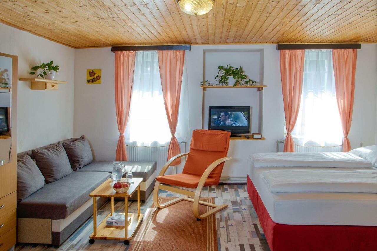 Rodinny Hotel Kaiser Desná Buitenkant foto